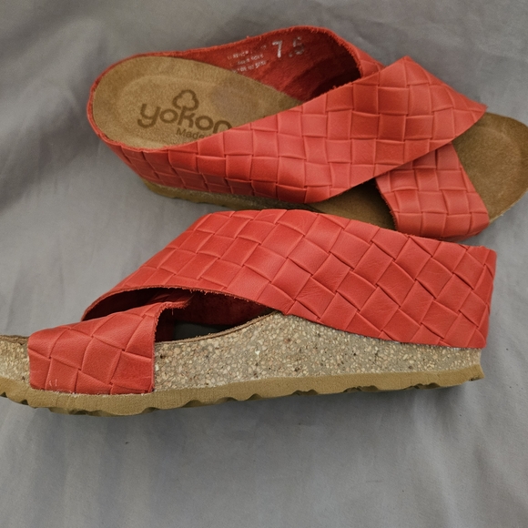 Women's Coral Sandals - Picture 3 of 4